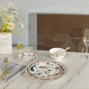 Service de table élégant en porcelaine à motif floral paon anglais, 5 pièces (assiettes et bols) - Product Image 3