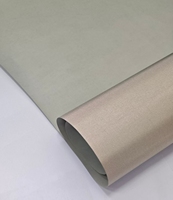 Tissu conducteur gris thermofusible en polyester plaqué Cu Ni pour blindage EMI, mise à la terre ESD et amortissement, pour le remplissage des espaces entre téléphones et ordinateurs portables