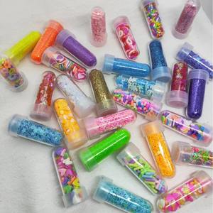 Bagliore in lustrini scintillanti scuri e paillettes fiocchi di neve di plastica piume pipistrelli uccelli in varie forme di colori e dimensioni - Product Image 2