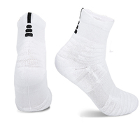 Chaussettes de sport de compression personnalisées avec logo pour hommes, idéales pour le cyclisme et la course en extérieur – Vente en gros