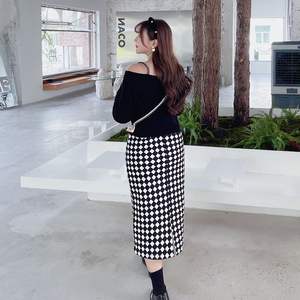 Pull tricoté à épaules dénudées pour femme Runqi, manches bouffantes, couleur unie, en chenille, N8201 - Product Image 4