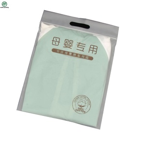 Sacs d'emballage en plastique biodégradable mat/givré personnalisés avec valve et fermeture éclair pour t-shirts, maillots de bain, chaussettes, chaussures, avec logo - Product Image 6