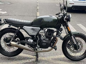 Hanway HS125 Scrambler/Blackcafe - 125CC, réservoir de 13L, roues à rayons, freins à disque, design rétro HS125, style vintage avec éléments classiques - Product Image 2
