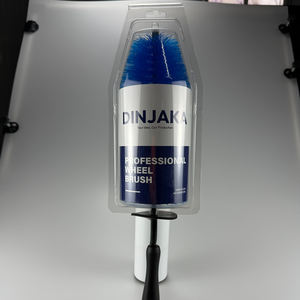 Cepillo Profesional para Ruedas DINJAKA de 42 cm con Cabezal Angulado, Cerdas Azules Resistentes, Mango Negro, Filamento de Nailon de Alta Tenacidad, Alcance Profundo - Product Image 1