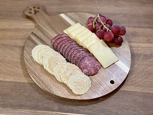 Nachhaltiges Holz-Schneidebrett, Servierbrett aus Akazienholz, Pizzaschieber, Schneidebrett für Brot und Cracker mit Griff - Product Image 3