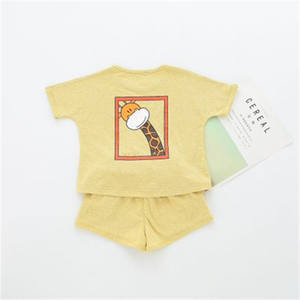 Ropa al por mayor sin marca: Pantalones cortos para bebé niña y camisetas a juego, venta en línea. - Product Image 3