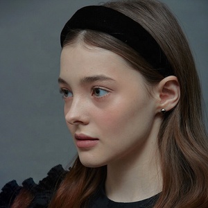 All'ingrosso cerchietto in tessuto di velluto <span class=keywords><strong>spugna</strong></span> spessa imbottita fascia <span class=keywords><strong>per</strong></span> <span class=keywords><strong>capelli</strong></span> in tinta unita ampia <span class=keywords><strong>per</strong></span> le donne ragazza decorazione dei <span class=keywords><strong>capelli</strong></span> - Product Image 2