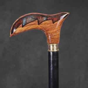 Mejore su Movilidad y Confianza al Caminar con el Elegante y Duradero Bastón de Resina y Madera - Product Image 1