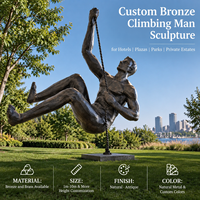 Sculpture de grimpeur en bronze, statue en laiton sur mesure grandeur nature, finition antique artisanale, décoration extérieure durable pour parcs, hôtels et places publiques