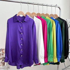 Chemisier Original Décontracté et Polyvalent <span class=keywords><strong>en</strong></span> <span class=keywords><strong>Satin</strong></span> à Col Polo, à Boutonnage Simple, à Manches Longues et de Coupe Irrégulière, Idéal pour <span class=keywords><strong>Femme</strong></span> <span class=keywords><strong>en</strong></span> Automne - Product Image 2