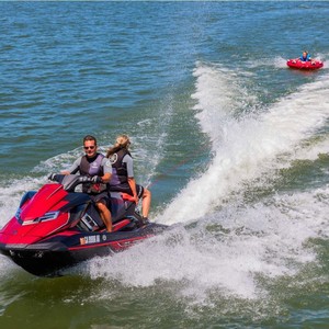 Moto acuática Jet Ski de 1812 cc, 226-300 CV, 4 tiempos, 4 cilindros, 2 asientos, de fibra de vidrio, para navegación. - Product Image 1