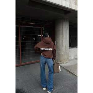 Sweat-shirt à capuche marron de haute qualité avec poche kangourou pour femme, broderie en soie, streetwear d'hiver, logo imprimé en relief pour femme - Product Image 2