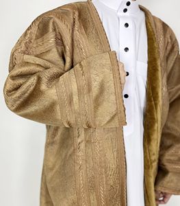Groothandel OEM Nieuwe Aanwinst 2025 Nieuwe Mode Islamitische Saoedi-Arabische Winter Dikke Warme Polyester Kaftan Koeweit Bisht voor Heren - Product Image 2
