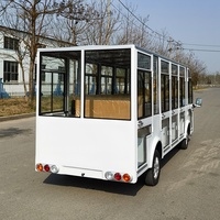 Voiture de tourisme haut de gamme de fabrication classique et luxueuse, type navette électrique, avec porte offrant des options d'assise confortables