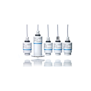 เซ็นเซอร์วัดระดับเรดาร์ Endress Hauser FMR20 ตัวเรือนสีขาว แถบสีน้ำเงิน พร้อมสายเคเบิลและฐานติดตั้ง - Product Image 3