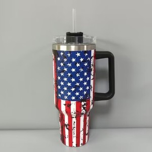 Vaso Térmico de Acero Inoxidable de 40 oz con Asa, Tapa y Popote, Taza de Viaje con Bandera Nacional de EE. UU., Aislamiento al Vacío, Logotipo Personalizable, Estilo Americano - Product Image 1