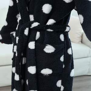 Robe à capuche à pois noirs <span class=keywords><strong>et</strong></span> blancs 100% polyester, confortable, séchage rapide, fermeture à cordon - Product Image 5