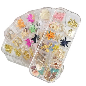 Adornos de Uñas 3D con Diseño de Mariposas y Corazones, 12 Compartimentos, Estilo Pentagrama Dorado, Aleación y Plástico, Combinación de Colores Única - Product Image 1
