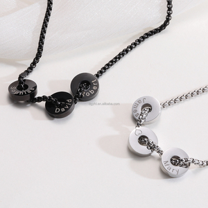 Collana con ciondolo con perline da uomo incisa su misura in acciaio inossidabile padre papà marito gioielli rondella collana con nomi di famiglia - Product Image 1