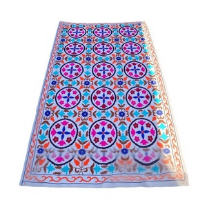 Manta Bordada Suzani, Ropa de Cama Suzani, Tamaño Queen, Rosa, Rojo, Suzani Muy Grande, Suzani Azul, Suzanis India, Suzani Tashkent - Product Image 1