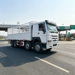 Promotion Spéciale : Camion à plateau Sinotruk Howo 8x4 <span class=keywords><strong>pour</strong></span> le transport de marchandises en Afrique, avec clôture amovible, grand volume de chargement, <span class=keywords><strong>châssis</strong></span> stable - Product Image 2