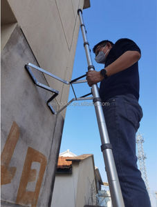 Accessoire d'extension murale Deliladder Entretoise d'échelle sécurisée et stable avec pieds en caoutchouc antidérapants - Product Image 3