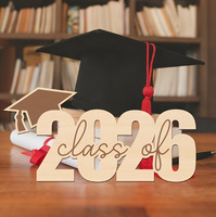 Plaque décorative en bois découpée pour la remise des diplômes 2026, avec casquette de diplômé, pour la maison, le bureau ou comme décoration de fête de fin d'études 2026