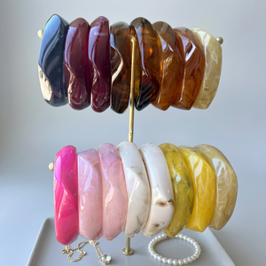 Bracelet en résine fait main, bijou de mode unique et léger, accessoire artistique pour femme, cadeau de fête, vente en gros MN - Product Image 1