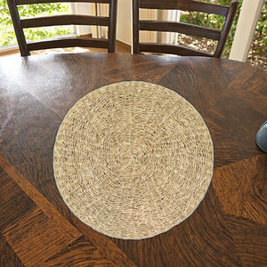 Plaques de chargeur de jonc de mer Boho sans BPA de haute qualité jacinthe d'eau naturelle tressée classique pour une utilisation durable au restaurant à domicile - Product Image 3