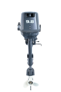 Moteur hors-bord 2 temps 9,8 CV, moteur le plus vendu adapté à la pêche et aux activités nautiques de loisirs. - Product Image 1