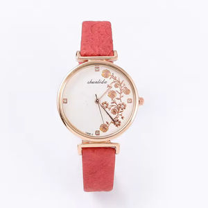 Montre à quartz de luxe pour femmes avec cadran floral et bracelet en cuir, design de montre élégant - Product Image 2