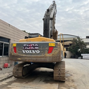 Excavatrice Volvo EC240DL d'occasion en bon état, composants principaux comprenant le moteur, la pompe avec accessoires, la benne, le moteur de marque Cat - Product Image 3