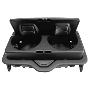 4M0885995A4PK es compatible con los portavasos del reposabrazos trasero de Audi A3, Q5, Q7 y Q8. 4M082330 - Product Image 3