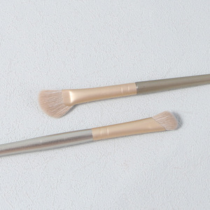 Pincel biselado oblicuo para sombra de ojos, de pelo suave, de alto brillo, juego de brochas de maquillaje, pincel de media abanico para detalles y reparación, herramienta de belleza - Product Image 4