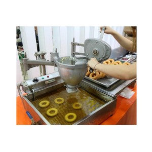 Machine à beignets au gaz, machine à beignets automatique avec fonction de trempage - Product Image 1