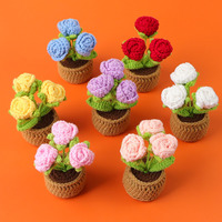 Vente en gros de petits pots en crochet faits à la main en forme de cœur, tournesol en pot, fleurs mignonnes de dessin animé, décoration de bureau à domicile