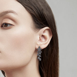 Tianyu Gems Silver-plated Gold Light Luxury, High-end <b>long</b> <b>Earrings</b> with Leaf-Shaped Tassels and Moissanite - Product Image 5