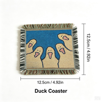 Sous-verre carré en jacquard, motif groupe de canards mignons, bord à pompons, résistant à la chaleur, pour table à manger, cadeau de pendaison de crémaillère
