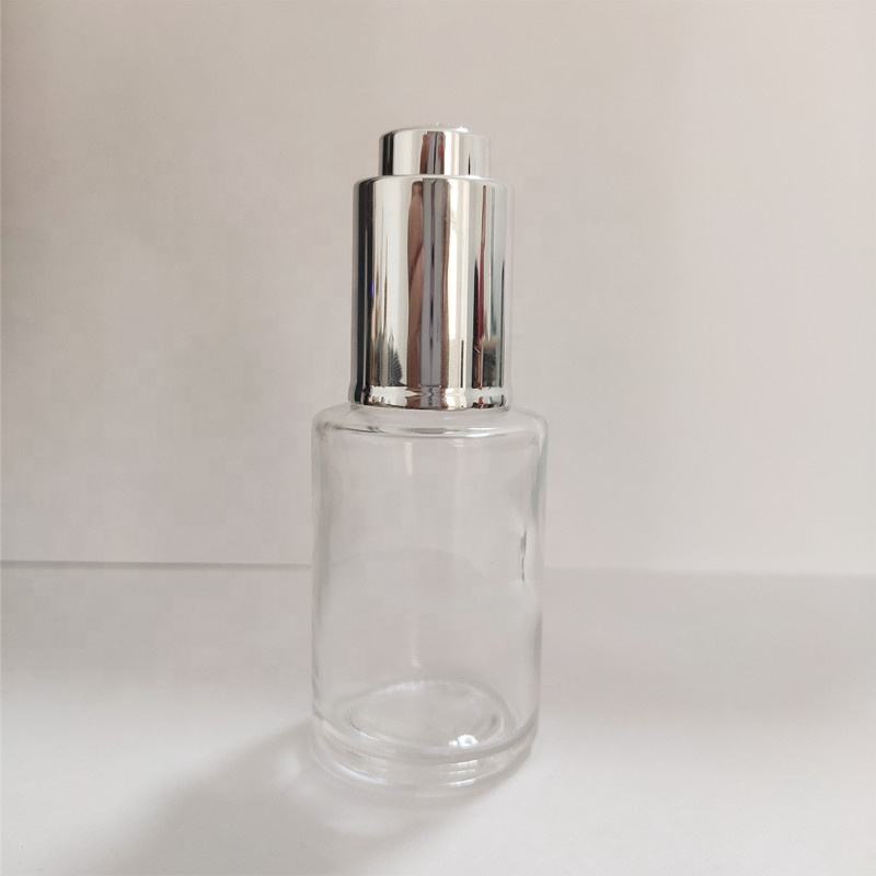 Clair avec compte-gouttes d'argent