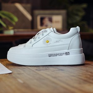 <span class=keywords><strong>Scarpe</strong></span> da donna bianche piccole <span class=keywords><strong>con</strong></span> rialzo <span class=keywords><strong>interno</strong></span>, sneakers sportive casual <span class=keywords><strong>con</strong></span> fondo spesso e design sottile - Product Image 4