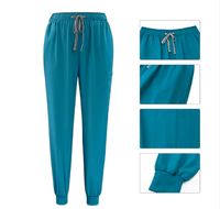 Scrubs de mouvement extensible pour femmes avec poches cargo pour les techniciens en pharmacie et le personnel de laboratoire