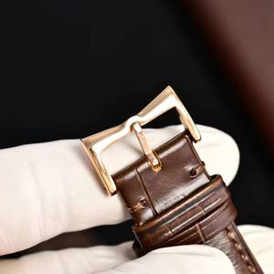 Montre-bracelet tourbillon ovale en or rose au design luxueux avec cadran blanc mat et index des heures en chiffres arabes, idéale pour les affaires - Product Image 6
