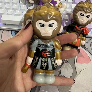 ของเล่นบีบคลายเครียดรูปซุนหงอคง ลิงดำ แบบคืนตัวช้า ทำจากพลาสติก ของตกแต่ง - Product Image 3