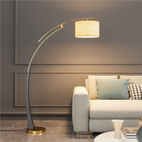 Luz de pie de diseño minimalista Lámpara de pie simple de arco de hotel Luz de pie decorativa para habitación