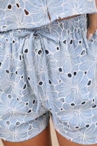 Verano ecológico 100% algodón transpirable azul ojal bordado verano Casual pantalones cortos de mujer con cordón - Product Image 6