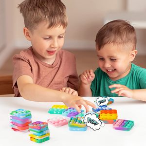 Jouets Pop Fidget Tendance en Gros pour Enfants – Mini Porte-clés Pop Fidget en Silicone – Jouets Sensoriels pour Sacs Cadeaux - Product Image 3