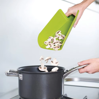 2025 planche à découper en plastique de cuisine écologique de nouvelle conception, planche à découper pliable en plastique Chop2Pot