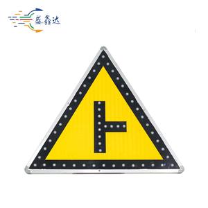 مثلث أصفر مرن مطبوع يعمل بالطاقة الشمسية مع أحجام قابلة للتخصيص للاتجاهات والتحذيرات - Product Image 1