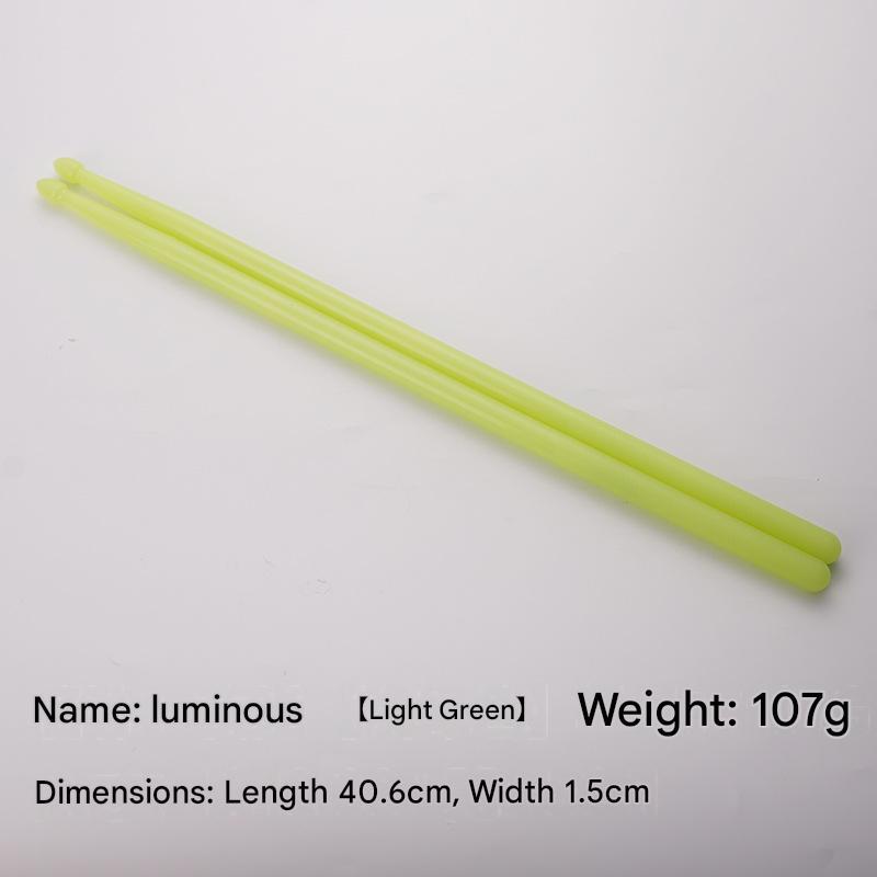 Bacchette verde chiaro che si illuminano al buio