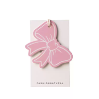 Étiquettes suspendues en carton personnalisées en forme de nœud rose avec code-barres pour chaussettes, chaussures, vêtements et étiquettes de vêtements – Vente en gros